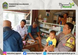 Dekatkan Pelayanan dan Jaga Kondusivitas, Bhabinkamtibmas Ngunut sambang warga